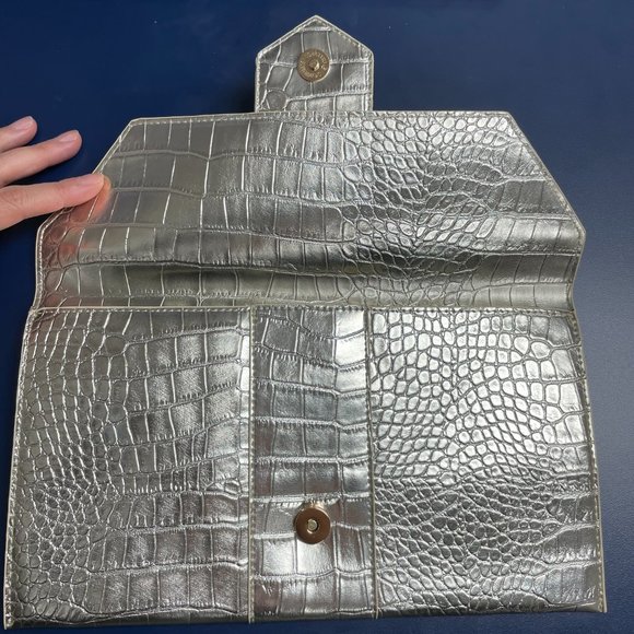 NWT JJ Winters Nikki Silver Clutch - Picture 7 of 11